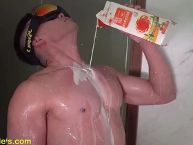 Fitness enthusiast explores muscle worship and nipple play with Asian hunk